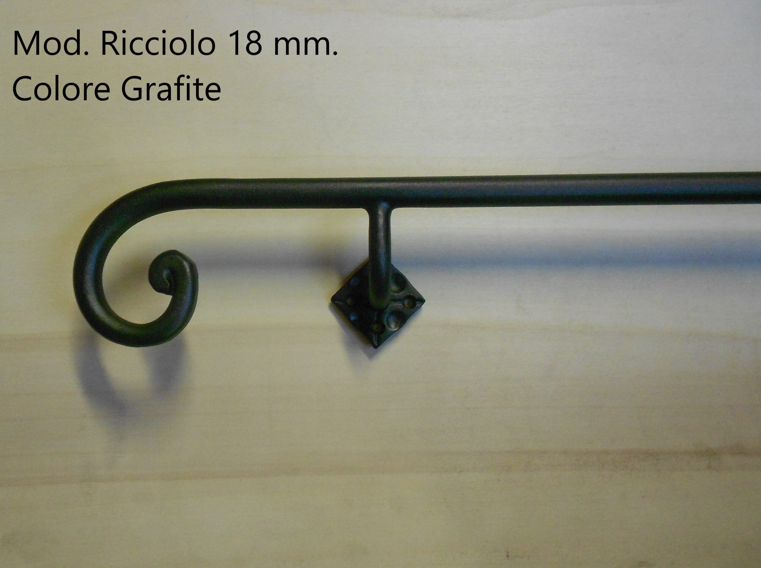 Corrimano con ricciolo 18mm. da cm. 80 a cm. 700 o su misura